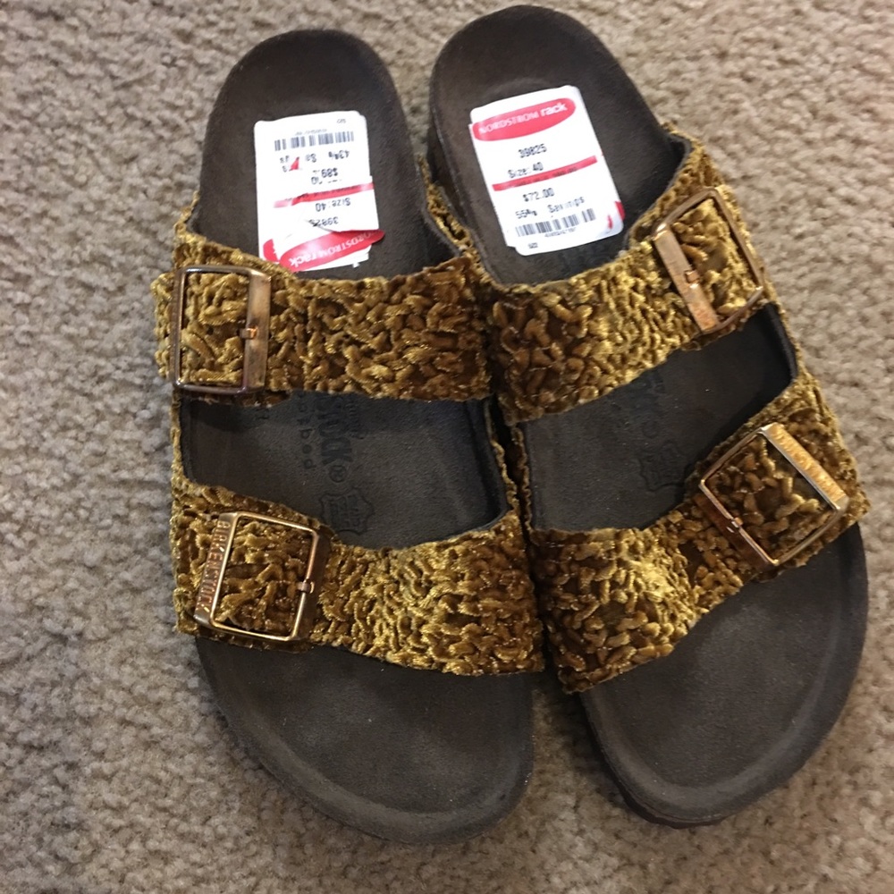 Women’s Gold new Birkenstocks Sz 40 hold til 9/10